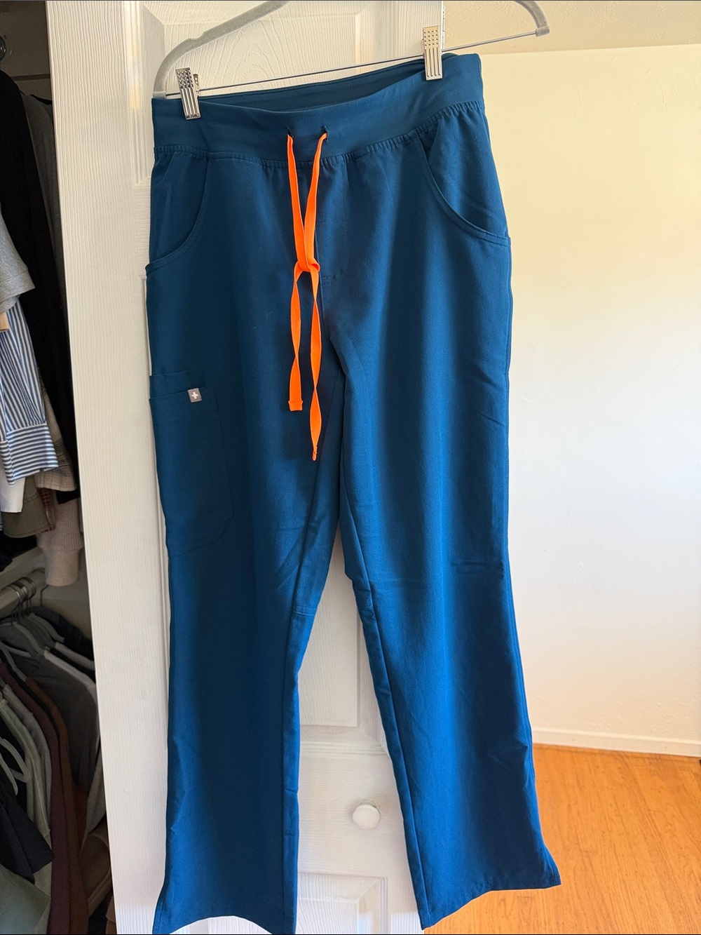 FIGS Women’s Cade Cargo Scrub Pants- Caribbean Blue